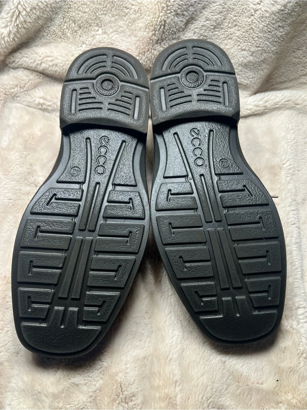 Ecco mens dress shoe size 42 or US 8